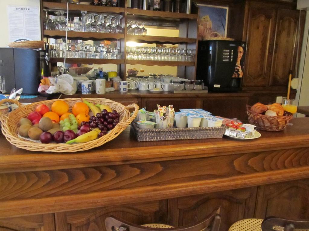 Hotel La Quebecoise Dinan Bagian luar foto