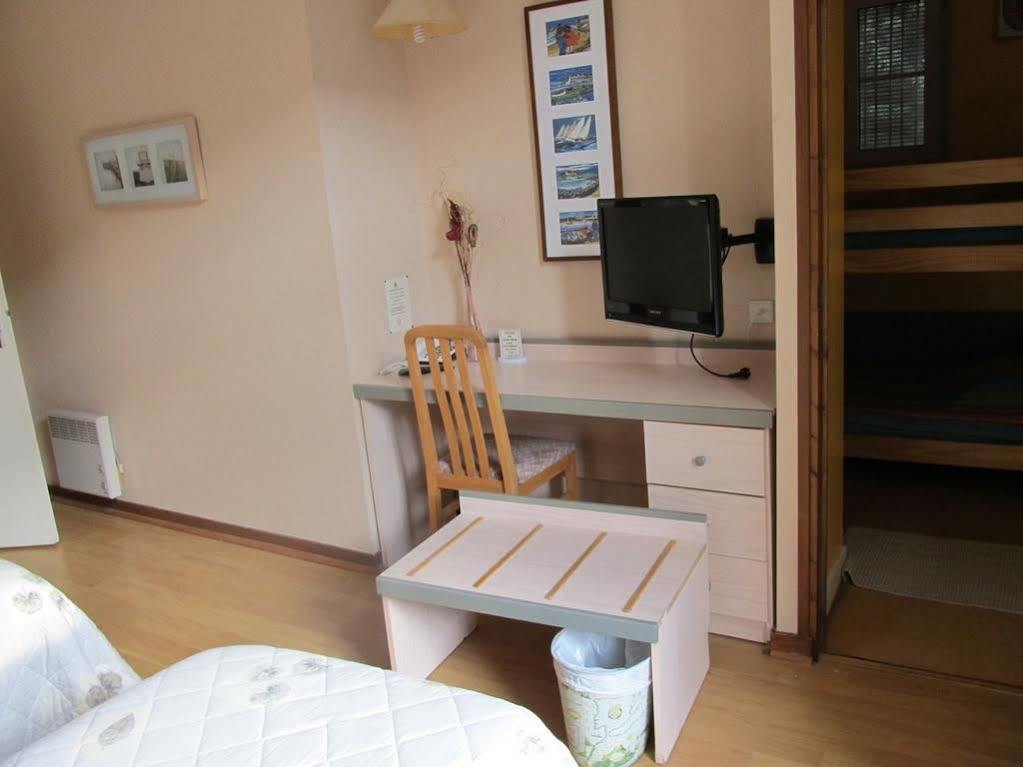 Hotel La Quebecoise Dinan Bagian luar foto
