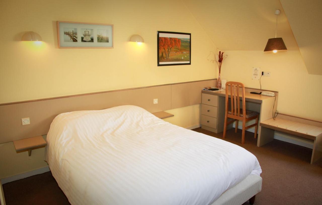 Hotel La Quebecoise Dinan Bagian luar foto